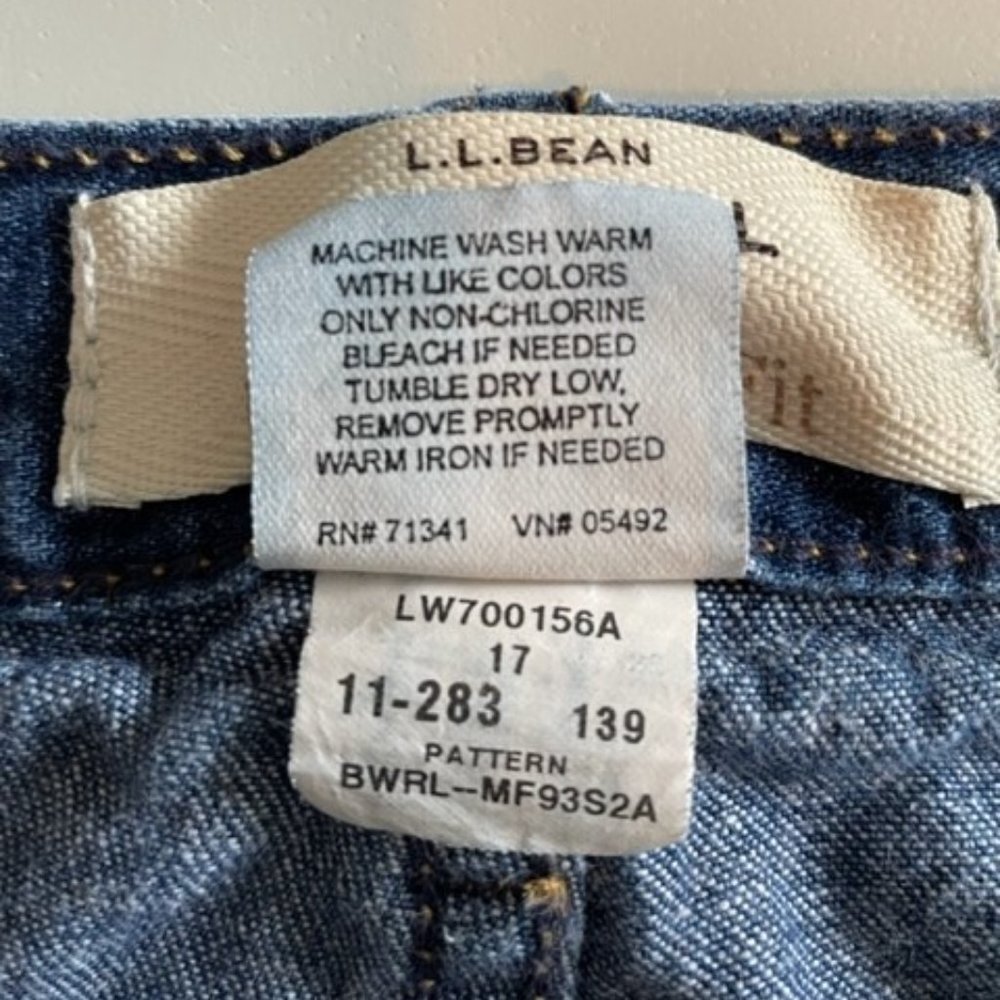 Vintage (Never Worn) L. L. Bean High-Rise Relaxed Jeans - Picture 3 of 4